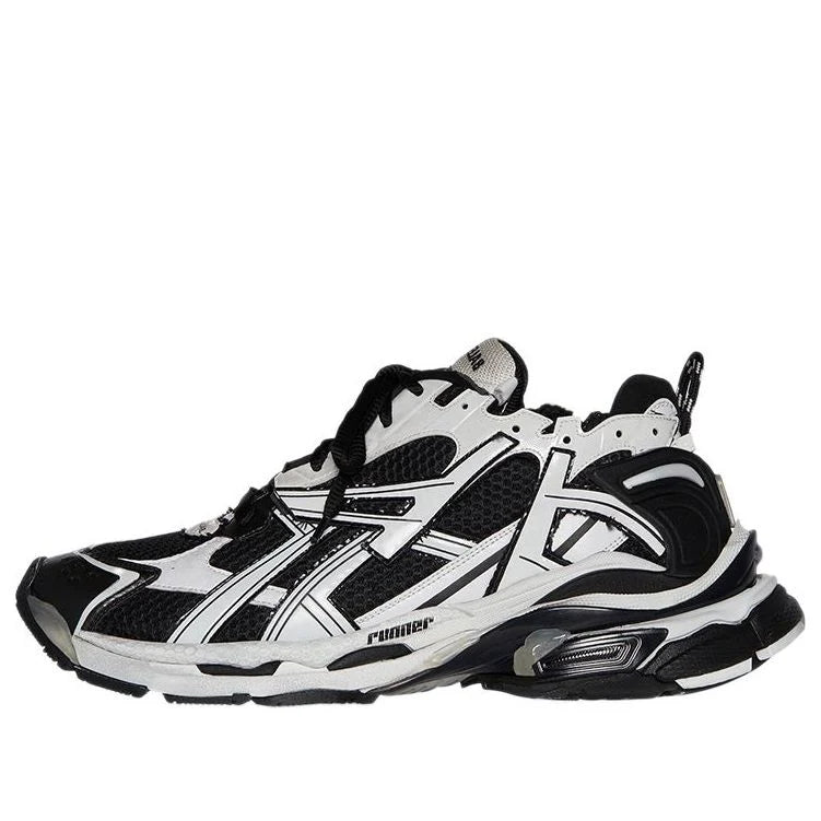 Runner Black White