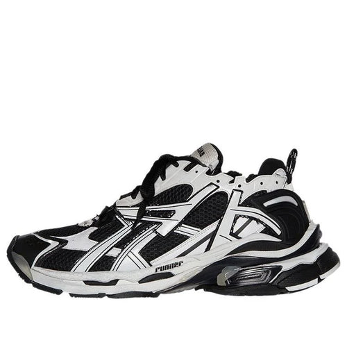 Runner Black White