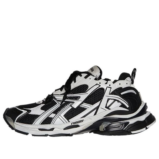 Runner Black White